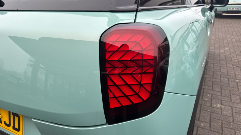 MINI Aceman 135kW E Classic 43kWh 5dr Auto Electric Hatchback